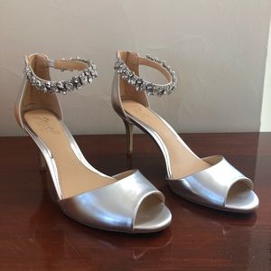 Heeled sandals with bead detail